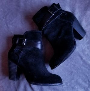 Gianni Bini ankle boots